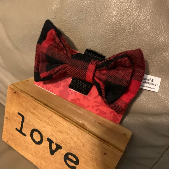 Woof & Whiskers pet bow tie Red flannel Velcro NWT - Picture 5 of 14